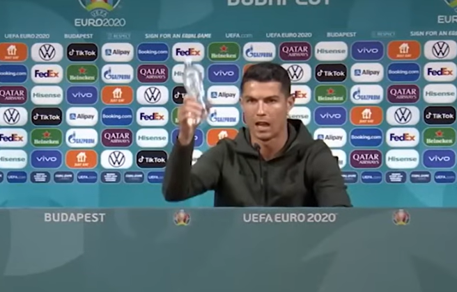 10 Most Embarrassing Live Streaming Accidents: Kanye Steals Taylor's Spotlight! 10 Most Embarrassing Live Streaming Accidents: Kanye Steals Taylor's Spotlight!